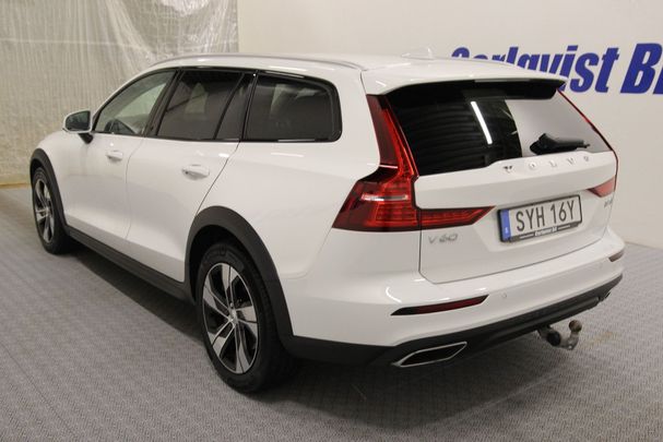 Volvo V60 Cross Country B4 AWD 146 kW image number 4