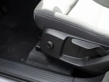 Car image 47