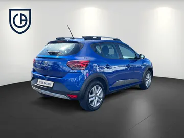 Car image 3