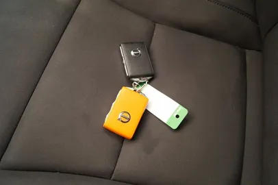 Car image 24