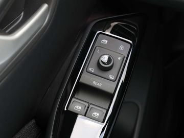 Car image 37