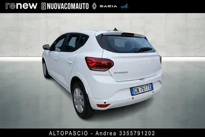 Car image 4