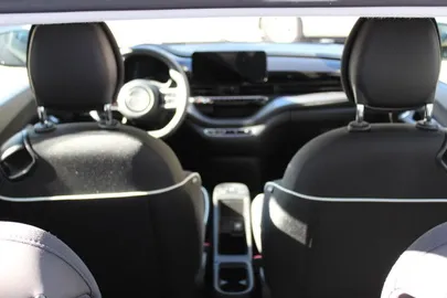 Car image 16
