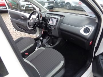 Car image 17