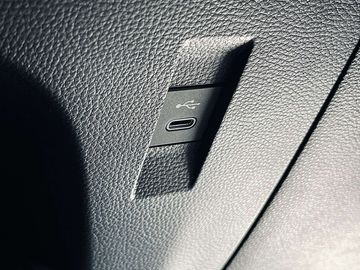 Car image 31