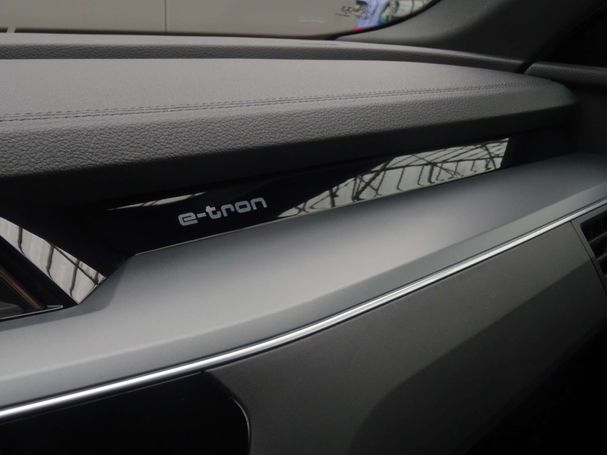 Audi e-tron 55 quattro Advanced 300 kW image number 46