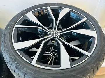 Car image 27