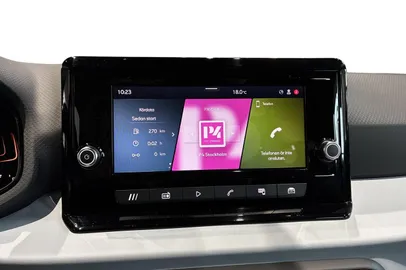 Car image 19