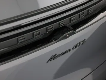 Car image 30