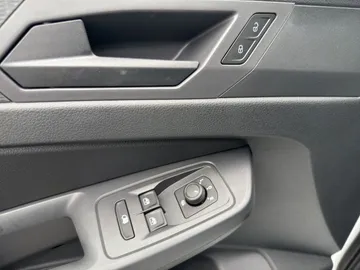Car image 34