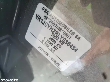 Car image 32
