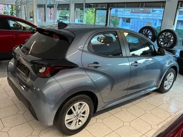 Car image 5