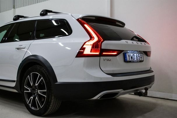 Volvo V90 Cross Country D4 AWD Pro Inscription 140 kW image number 3