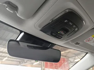 Car image 28