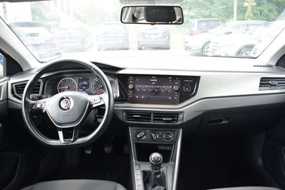 Car image 14