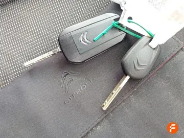 Car image 26