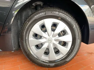 Car image 29