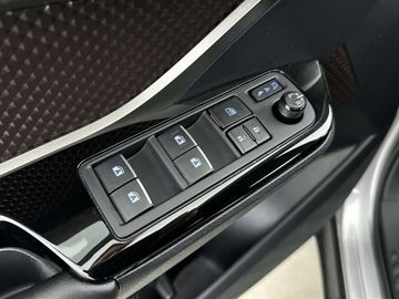 Car image 30