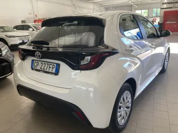Car image 2