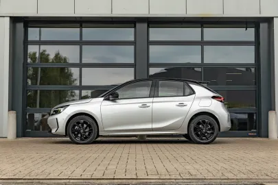 Car image 5