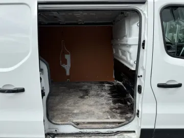 Car image 29