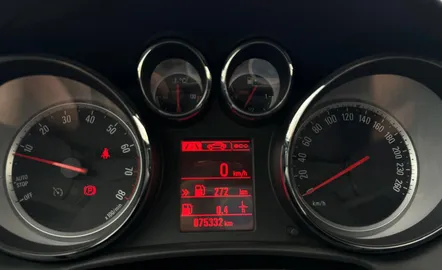 Car image 32