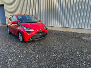 Car image 4