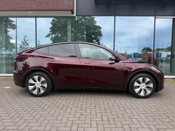 Car image 25