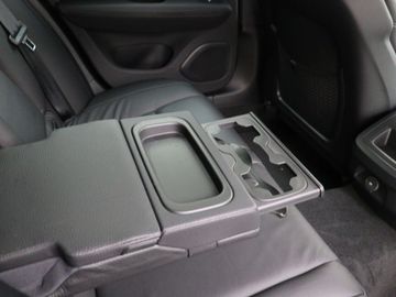 Car image 37