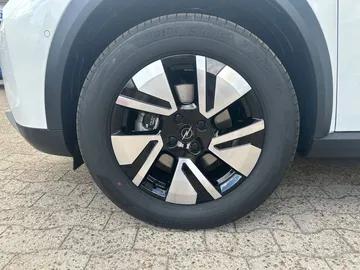 Car image 26