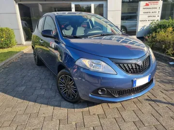 Car image 2