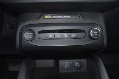 Car image 25