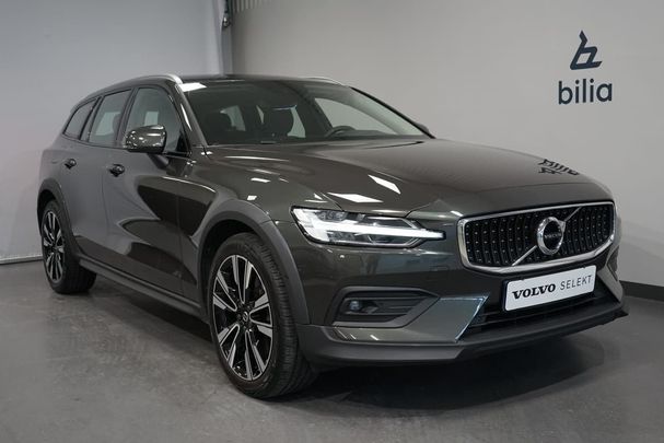 Volvo V60 Cross Country B4 AWD 147 kW image number 1