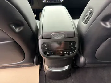 Car image 37