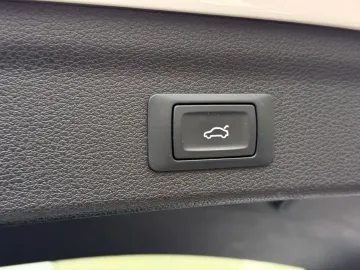 Car image 34