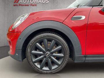 Car image 30