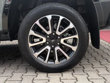 Car image 32