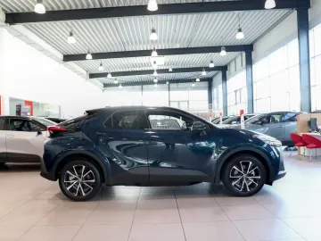 Car image 3