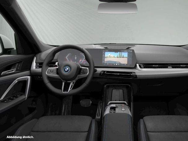 BMW iX1 eDrive20 150 kW image number 4