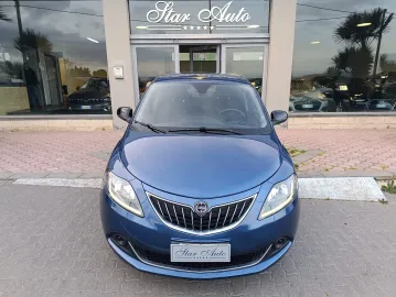Car image 3