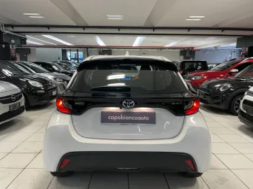 Car image 5