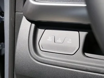 Car image 35