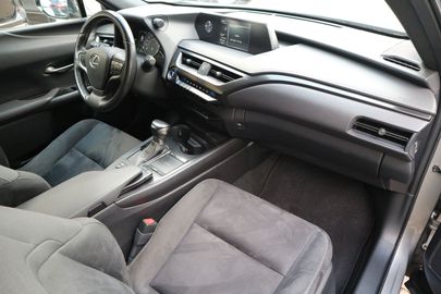 Car image 16