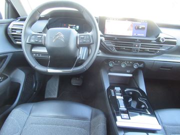 Car image 14