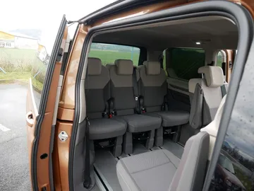 Car image 25