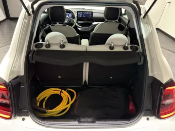 Car image 34