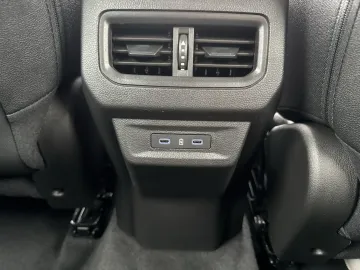 Car image 34