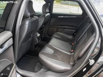 Car image 30