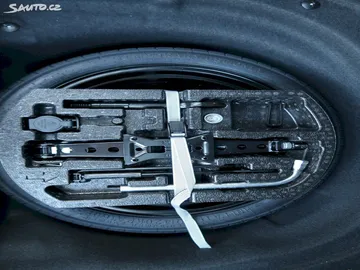 Car image 32