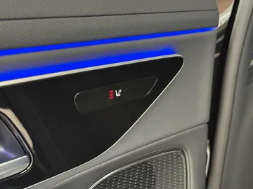 Car image 37